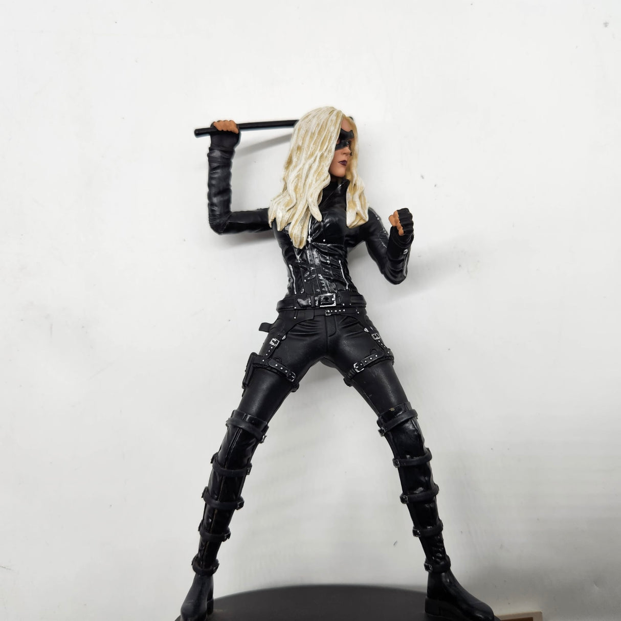 Black Canary Arrow Collectible Statue Action Figure