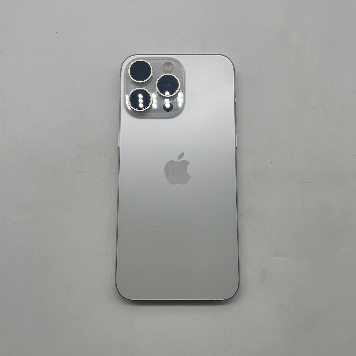 Apple iPhone 15 Pro Max Silver 512gb (Line on screen)