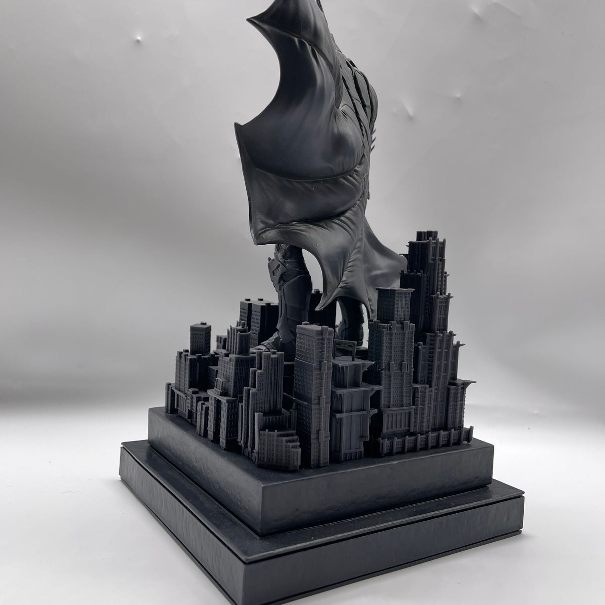 Batman Arkham Knight Collector's Gotham City Figure Light Up