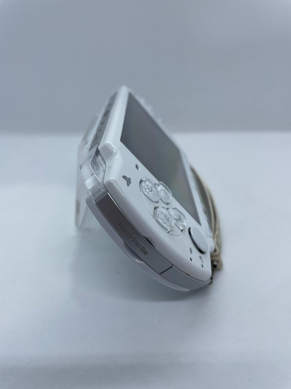 Sony Playstation Portable PSP 2000 Handheld White Console