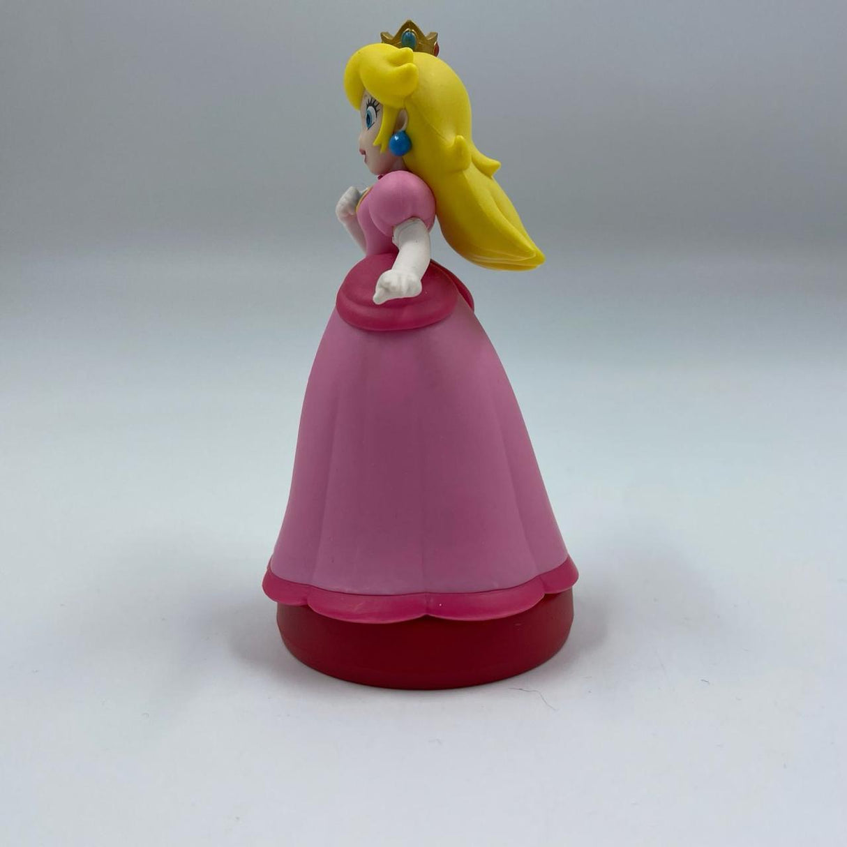 Nintendo Super Mario Princess Peach Amiibo Figure