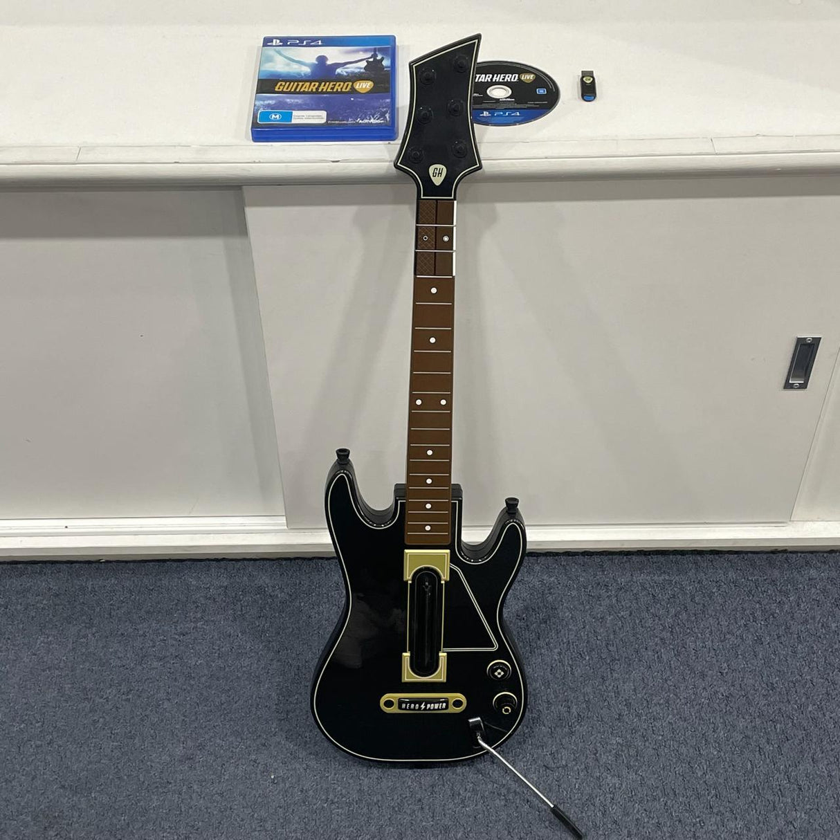 Guitar Hero Live Playstation 4 PS4 Game With Guitar Controller & Wireless USB Adaptor