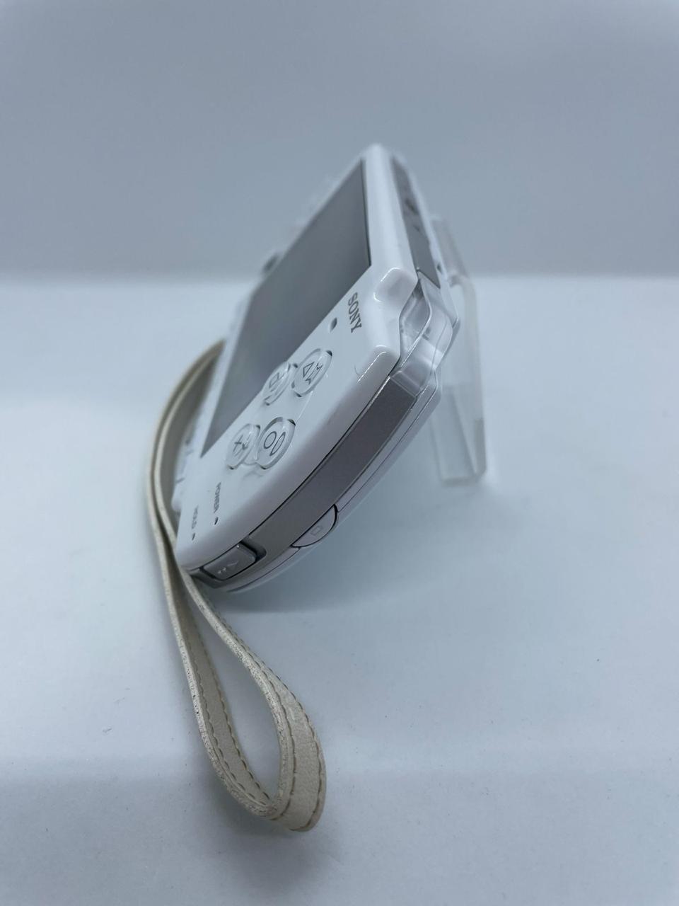 Sony Playstation Portable PSP 2000 Handheld White Console