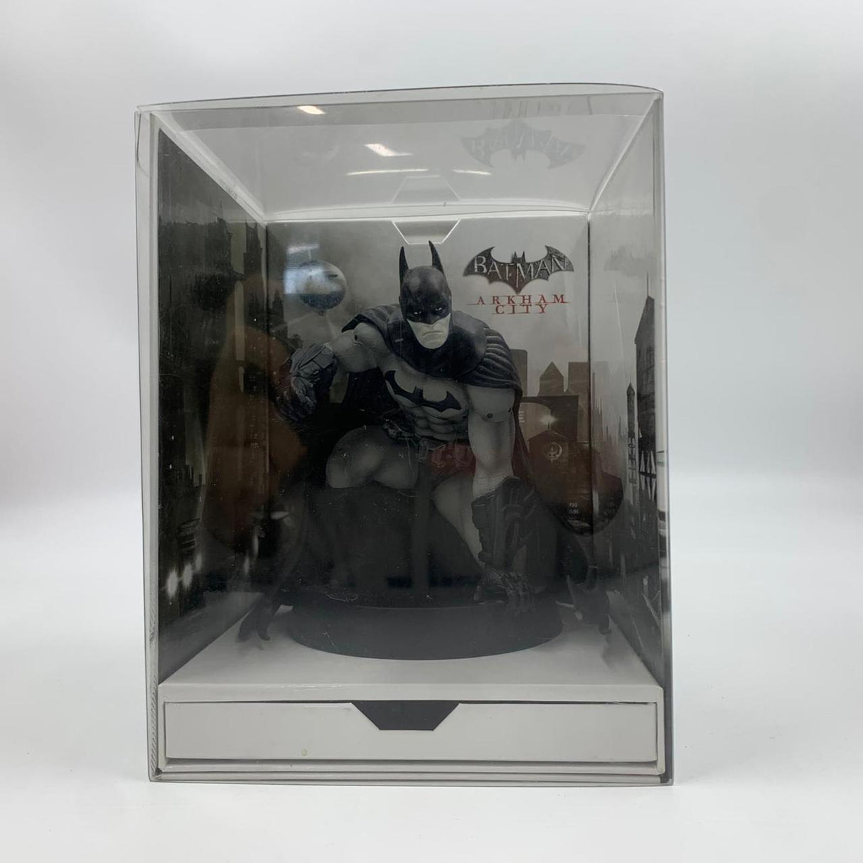 Batman Arkham City Figure And Art Book