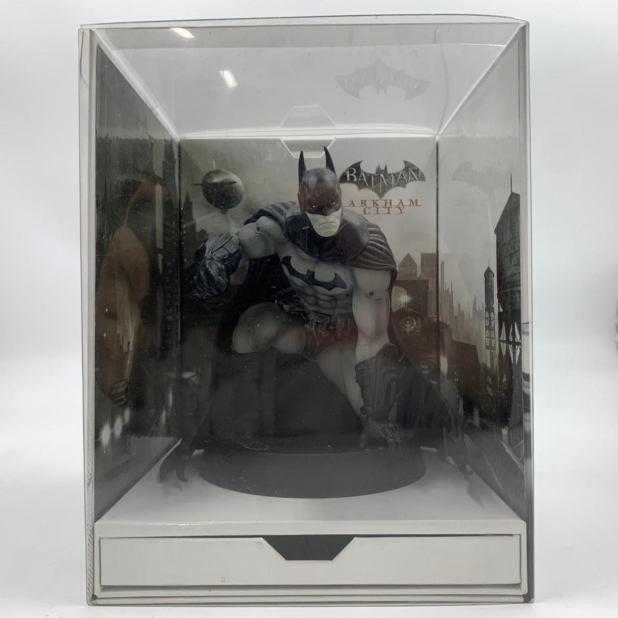 Batman Arkham City Figure And Art Book