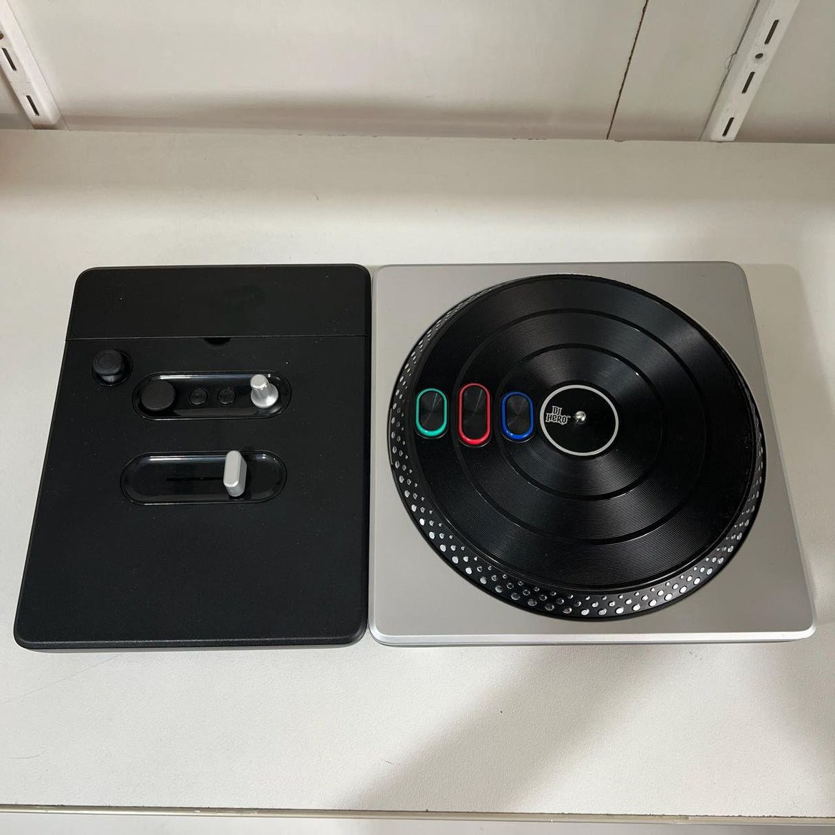 DJ Hero Nintendo Wii Turntable + Game Boxed