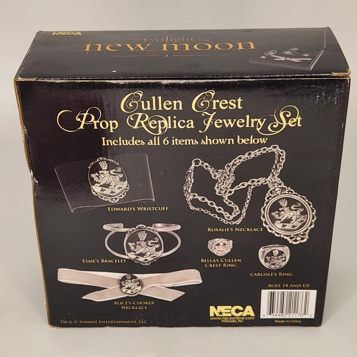 NECA The Twilight Saga New Moon Cullen Crest Prop Replica Jewelery Set